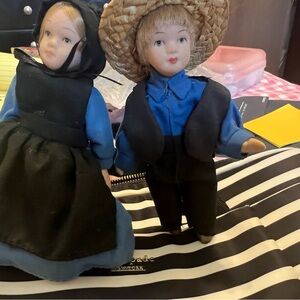 Charming Amish Dolls in traditional outfits. 👧🏼👦🏻